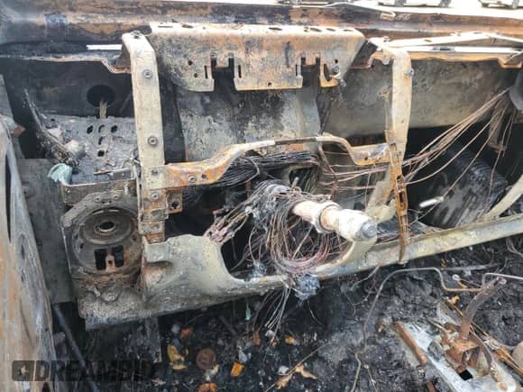 2000 Jeep Wrangler SE with VIN 1J4FA29P9YP787126, listed as a Copart auction lot 69889405 with Not provided miles and Non repairable. Bid and sale history available at DreamBid. Image 9.