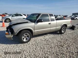 1999 Chevrolet S-10 LS с VIN 1GCCS19X3XK125604, выставлен на аукционе Copart как лот 46188135 с пробегом Не указан миль и Списание • Salvage title. История ставок и продаж доступна на DreamBid. Изображение 1.