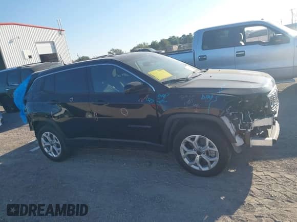 2025 Jeep Compass Sport z VIN 3C4NJDAN6ST539118, wystawiony jako IAAI lot #43150606 z przebiegiem 4 818 mil mil oraz . Historia ofert i sprzedaży dostępna na DreamBid. Obrazek 13.