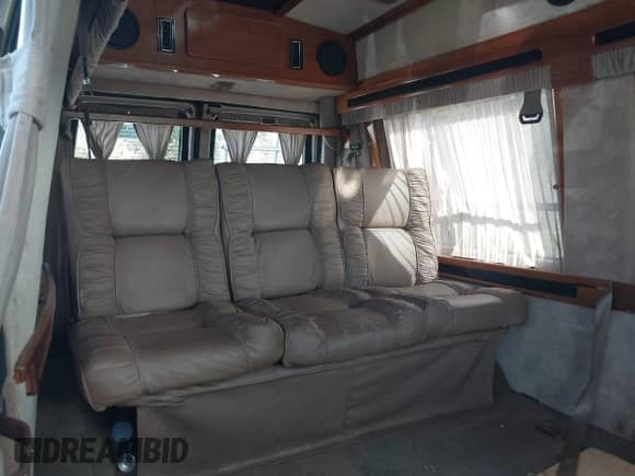 1993 Ford Econoline Cargo with VIN 1FDEE14H8PHA16631, listed as a IAAI auction lot 43430343 with 124,444 mi miles and . Bid and sale history available at DreamBid. Image 8.