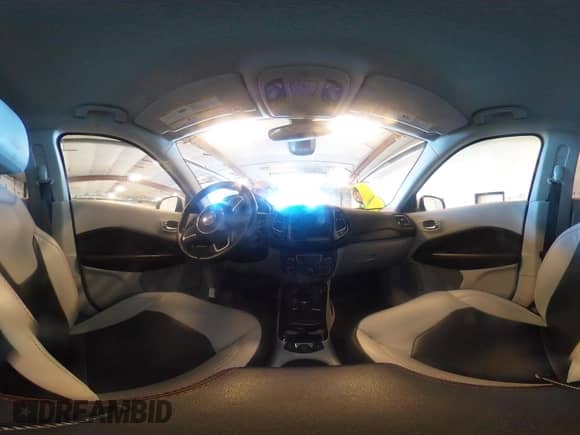 2020 Jeep Compass Limited z VIN 3C4NJDCB8LT216404, wystawiony jako IAAI lot #43416102 z przebiegiem 48 047 mil mil oraz . Historia ofert i sprzedaży dostępna na DreamBid. Obrazek 18.