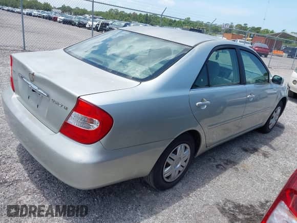 2002 Toyota Camry LE with VIN JTDBE32K520113147, listed as a IAAI auction lot 42350611 with 265,485 mi miles and . Bid and sale history available at DreamBid. Image 4.