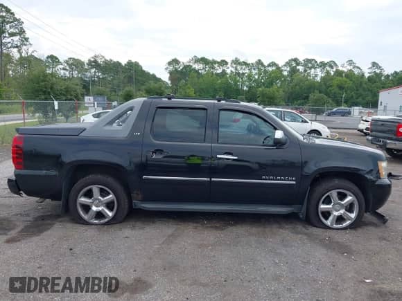 2011 Chevrolet Avalanche LTZ с VIN 3GNTKGE36BG128784, выставлен на аукционе IAAI как лот 42806389 с пробегом 171 818 миль миль и . История ставок и продаж доступна на DreamBid. Изображение 13.