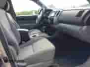 2015 Toyota Tacoma PreRunner z VIN 5TFTX4GN6FX050905, wystawiony jako IAAI lot #42189698 z przebiegiem 115 728 mil mil oraz . Historia ofert i sprzedaży dostępna na DreamBid. Obrazek 5.