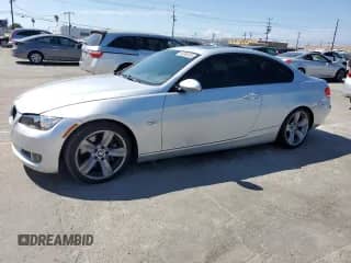 2009 BMW 3 Series 335i с VIN WBAWB73529P045530, выставлен на аукционе Copart как лот 84300225 с пробегом 81 570 миль миль и Чистый • Clean title. История ставок и продаж доступна на DreamBid. Изображение 1.