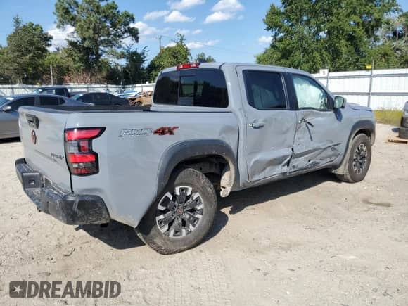 2023 Nissan Frontier SV z VIN 1N6ED1EK2PN623365, wystawiony jako Copart lot #71728005 z przebiegiem 30 037 mil mil oraz Szkoda całkowita • Salvage title. Historia ofert i sprzedaży dostępna na DreamBid. Obrazek 3.