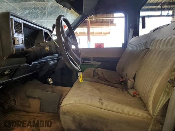 1990 Chevrolet Silverado 1500 с VIN 1GCDK14K4LZ214096, выставлен на аукционе Copart как лот 66938145 с пробегом Не указан миль и Чистый • Clean title. История ставок и продаж доступна на DreamBid. Изображение 7.