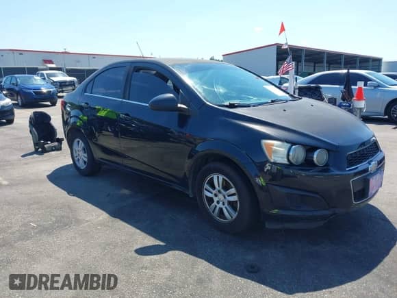 2015 Chevrolet Sonic LT с VIN 1G1JC5SG8F4126703, выставлен на аукционе IAAI как лот 43129168 с пробегом 220 185 миль миль и . История ставок и продаж доступна на DreamBid. Изображение 1.