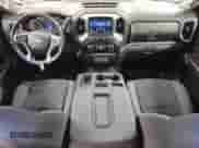 2021 Chevrolet Silverado 1500 LT z VIN 1GCRWCEK8MZ137254, wystawiony jako Copart lot #86827455 z przebiegiem 107 550 mil mil oraz Czysty tytuł • Clean title. Historia ofert i sprzedaży dostępna na DreamBid. Obrazek 8.