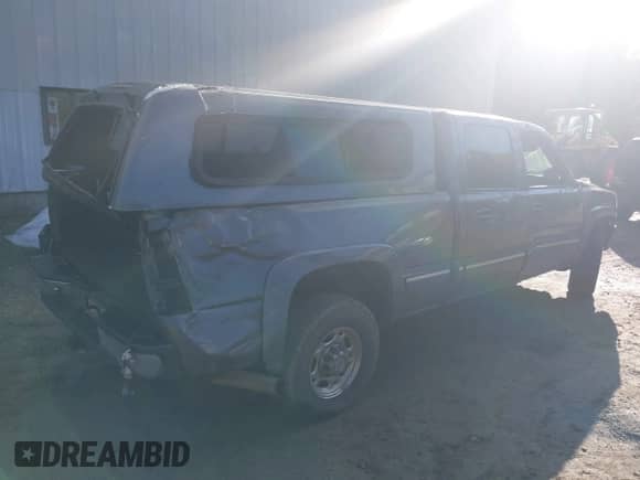 2001 Chevrolet Silverado 1500HD LS z VIN 1GCGC13U61F203824, wystawiony jako IAAI lot #40522607 z przebiegiem 184 315 mil mil oraz . Historia ofert i sprzedaży dostępna na DreamBid. Obrazek 4.