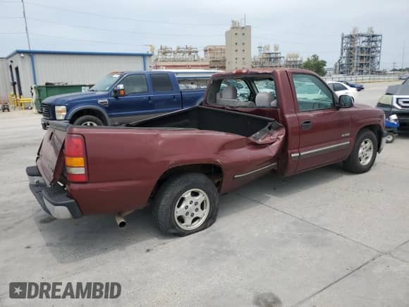 2000 Chevrolet Silverado 1500 with VIN 1GCEC14V5YE364695, listed as a Copart auction lot 54573724 with 231,727 mi miles and Salvage title. Bid and sale history available at DreamBid. Image 3.
