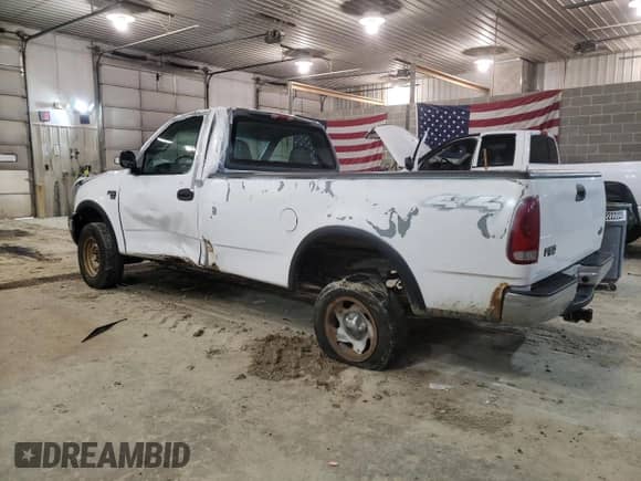 2002 Ford F-150 XL z VIN 1FTRF18W72KB04366, wystawiony jako Copart lot #54933503 z przebiegiem 182 593 mil mil oraz Nie do naprawy • Non repairable. Historia ofert i sprzedaży dostępna na DreamBid. Obrazek 2.