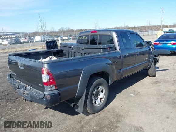 2011 Toyota Tacoma z VIN 5TFUU4EN1BX012590, wystawiony jako IAAI lot #41741936 z przebiegiem 149 369 mil mil oraz . Historia ofert i sprzedaży dostępna na DreamBid. Obrazek 4.