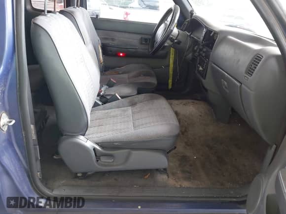1995 Toyota Tacoma z VIN 4TAVN53F9SZ023310, wystawiony jako IAAI lot #43400554 z przebiegiem 311 607 mil mil oraz . Historia ofert i sprzedaży dostępna na DreamBid. Obrazek 5.