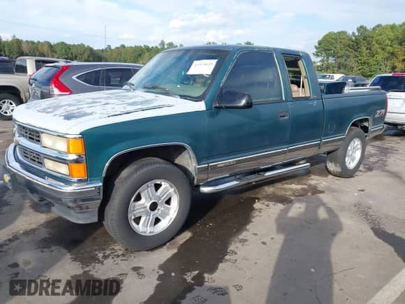 1996 Chevrolet Silverado 1500 with VIN 2GCEK19R3T1130144, listed as a IAAI auction lot 43324635 with 233,545 mi miles and . Bid and sale history available at DreamBid. Image 2.