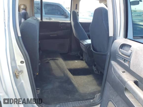 2003 Dodge Dakota SLT z VIN 1D7HL48N33S295059, wystawiony jako IAAI lot #42085612 z przebiegiem 176 934 mil mil oraz . Historia ofert i sprzedaży dostępna na DreamBid. Obrazek 8.