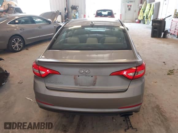2015 Hyundai Sonata SE с VIN 5NPE24AF8FH206639, выставлен на аукционе IAAI как лот 42894264 с пробегом 86 648 миль миль и . История ставок и продаж доступна на DreamBid. Изображение 16.