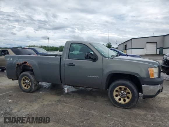 2011 GMC Sierra 1500 Work Truck z VIN 1GTN2TE0XBZ105489, wystawiony jako Copart lot #60277115 z przebiegiem 158 408 mil mil oraz Szkoda całkowita • Salvage title. Historia ofert i sprzedaży dostępna na DreamBid. Obrazek 4.