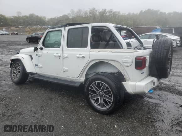 2022 Jeep Wrangler Unlimited Sahara with VIN 1C4JJXP61NW159845, listed as a Copart auction lot 86151705 with 63,224 mi miles and Salvage title. Bid and sale history available at DreamBid. Image 2.