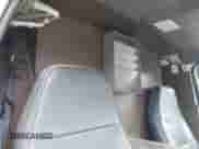 1995 Ford Econoline Cargo z VIN 1FTFE24Y2SHA85628, wystawiony jako IAAI lot #42931765 z przebiegiem 196 065 mil mil oraz . Historia ofert i sprzedaży dostępna na DreamBid. Obrazek 8.