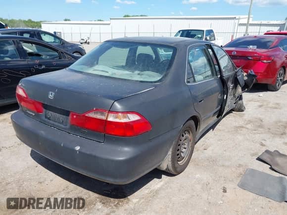2000 Honda Accord LX with VIN 1HGCG1649YA083587, listed as a IAAI auction lot 42083716 with 268,423 mi miles and . Bid and sale history available at DreamBid. Image 4.