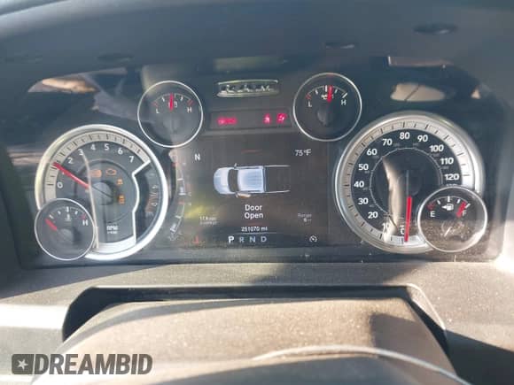 2013 Ram 1500 Big Horn z VIN 1C6RR7LT5DS621215, wystawiony jako IAAI lot #42881419 z przebiegiem 251 070 mil mil oraz . Historia ofert i sprzedaży dostępna na DreamBid. Obrazek 7.