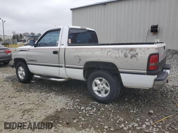 1997 Dodge 1500 with VIN 1B7HC16Y5VS131871, listed as a Copart auction lot 44571695 with 236,195 mi miles and Salvage title. Bid and sale history available at DreamBid. Image 2.