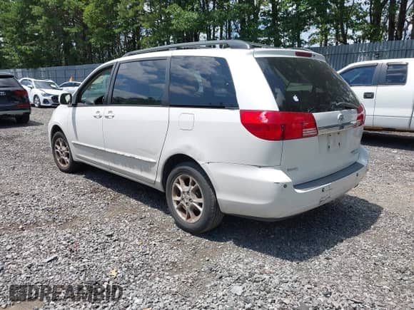 2004 Toyota Sienna XLE z VIN 5TDBA22C84S017446, wystawiony jako IAAI lot #42796297 z przebiegiem 177 381 mil mil oraz . Historia ofert i sprzedaży dostępna na DreamBid. Obrazek 3.