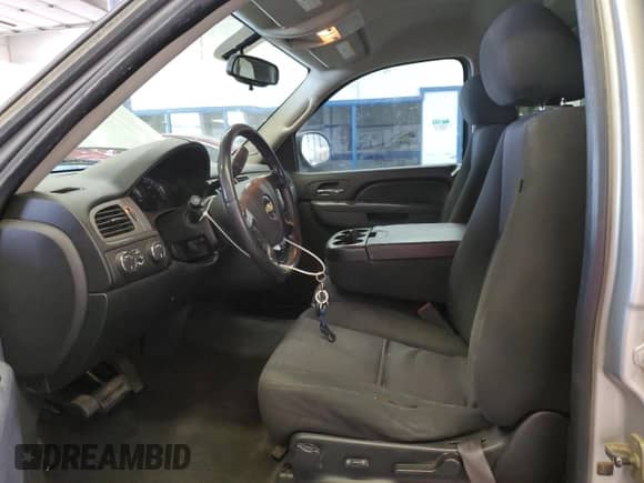 2010 Chevrolet Suburban LS с VIN 1GNUKHE37AR238168, выставлен на аукционе Copart как лот 84649595 с пробегом 236 867 миль миль и Списание • Salvage title. История ставок и продаж доступна на DreamBid. Изображение 7.