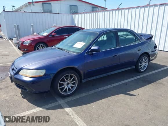 2001 Honda Accord LX with VIN 1HGCG56431A138063, listed as a IAAI auction lot 42196941 with 325,924 mi miles and . Bid and sale history available at DreamBid. Image 17.