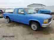 1990 Dodge Dakota z VIN 1B7FL23X2LS638751, wystawiony jako Copart lot #44015715 z przebiegiem 197 199 mil mil oraz Nie do naprawy • Non repairable. Historia ofert i sprzedaży dostępna na DreamBid. Obrazek 4.