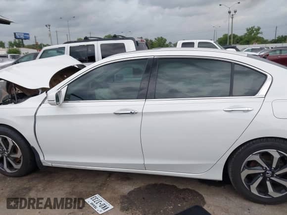 2016 Honda Accord EX-L z VIN 1HGCR3F84GA028374, wystawiony jako IAAI lot #42174388 z przebiegiem Nie podano mil oraz . Historia ofert i sprzedaży dostępna na DreamBid. Obrazek 14.