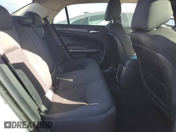 2019 Chrysler 300 Touring с VIN 2C3CCAAG3KH612427, выставлен на аукционе Copart как лот 84475225 с пробегом 104 225 миль миль и Списание • Salvage title. История ставок и продаж доступна на DreamBid. Изображение 10.