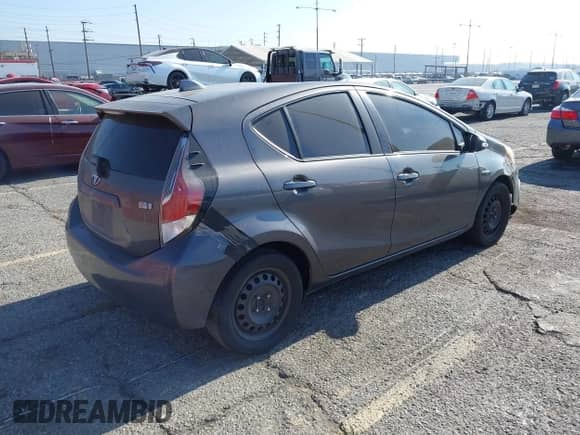 2016 Toyota Prius One z VIN JTDKDTB37G1132974, wystawiony jako IAAI lot #42865095 z przebiegiem 511 398 mil mil oraz . Historia ofert i sprzedaży dostępna na DreamBid. Obrazek 4.