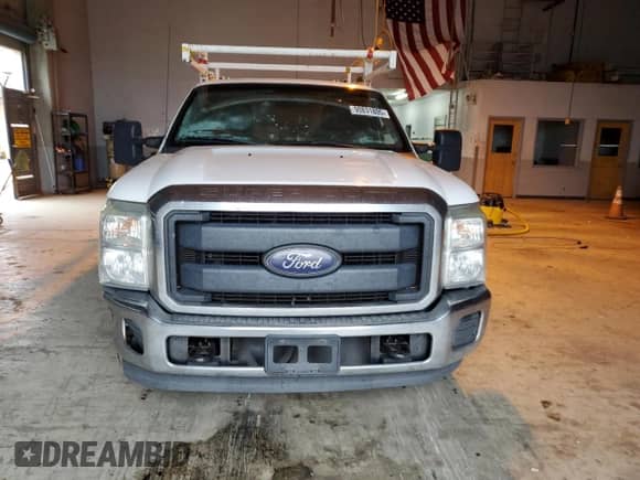 2016 Ford F-250 XL with VIN 1FDBF2A61GEB99039, listed as a Copart auction lot 90831805 with 302,963 mi miles and Clean title. Bid and sale history available at DreamBid. Image 5.