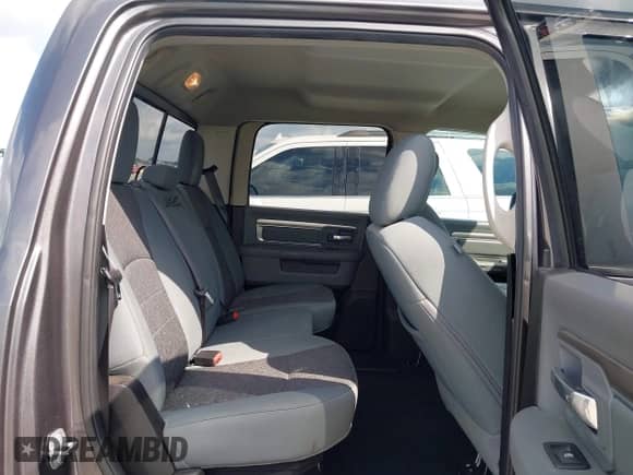 2019 Ram 1500 Big Horn z VIN 1C6RR6LT1KS627200, wystawiony jako IAAI lot #43081005 z przebiegiem 55 107 mil mil oraz . Historia ofert i sprzedaży dostępna na DreamBid. Obrazek 8.