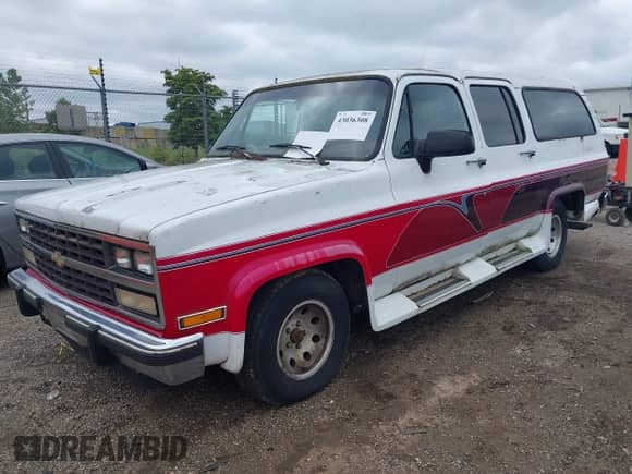 1991 Chevrolet Suburban z VIN 1GNER16KXMF133675, wystawiony jako IAAI lot #43036308 z przebiegiem 181 150 mil mil oraz . Historia ofert i sprzedaży dostępna na DreamBid. Obrazek 2.