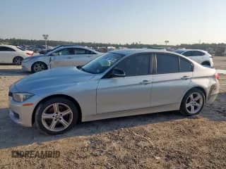 2015 BMW 3 Series 320i с VIN WBA3B1C5XFK136456, выставлен на аукционе Copart как лот 68867455 с пробегом 147 435 миль миль и Списание • Salvage title. История ставок и продаж доступна на DreamBid. Изображение 1.