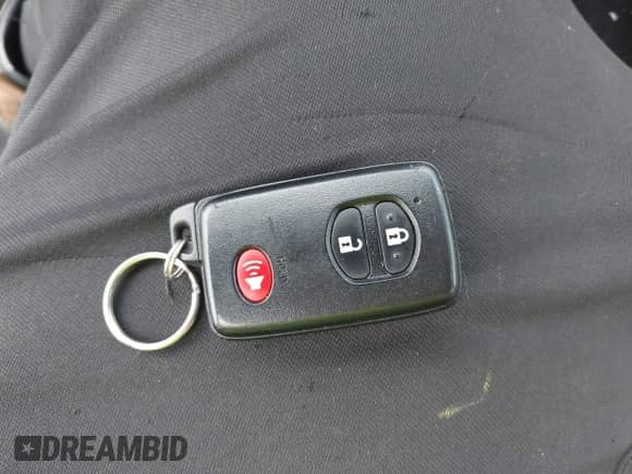 2015 Toyota Prius Four z VIN JTDKN3DU7F0470270, wystawiony jako IAAI lot #42578623 z przebiegiem 143 000 mil mil oraz . Historia ofert i sprzedaży dostępna na DreamBid. Obrazek 11.