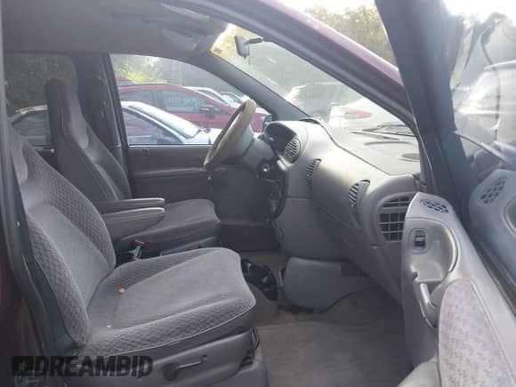 1999 Dodge Caravan SE with VIN 2B4GP44G6XR150300, listed as a IAAI auction lot 42845357 with 192,285 mi miles and . Bid and sale history available at DreamBid. Image 5.