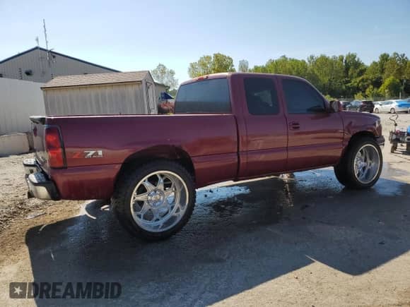 2004 Chevrolet Silverado 1500 LT с VIN 1GCEK19T54E281708, выставлен на аукционе Copart как лот 70630235 с пробегом 230 143 миль миль и На запчасти • Non repairable. История ставок и продаж доступна на DreamBid. Изображение 3.