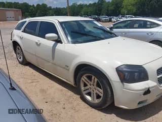 2005 Dodge Magnum RT with VIN 2D8GV58235H682377, listed as a IAAI auction lot 42572363 with 186,682 mi miles and . Bid and sale history available at DreamBid. Image 1.