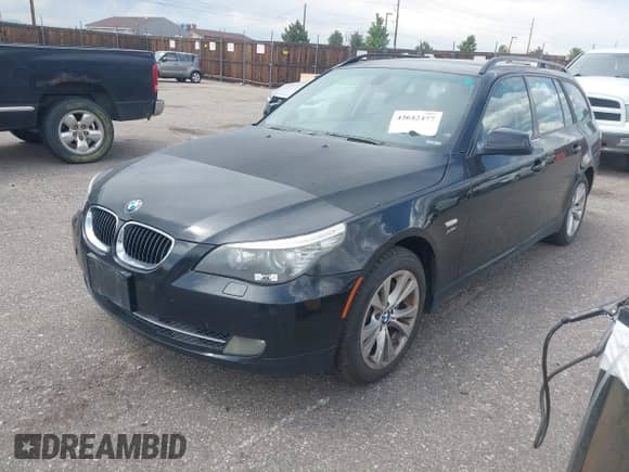 2010 BMW 5 Series 535i xDrive z VIN WBAPT7C50AC237574, wystawiony jako IAAI lot #42642477 z przebiegiem 158 376 mil mil oraz . Historia ofert i sprzedaży dostępna na DreamBid. Obrazek 2.