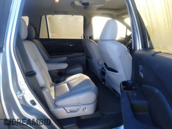 2020 Honda Pilot Touring 7-Passenger z VIN 5FNYF5H63LB015606, wystawiony jako IAAI lot #38177175 z przebiegiem 53 506 mil mil oraz . Historia ofert i sprzedaży dostępna na DreamBid. Obrazek 8.