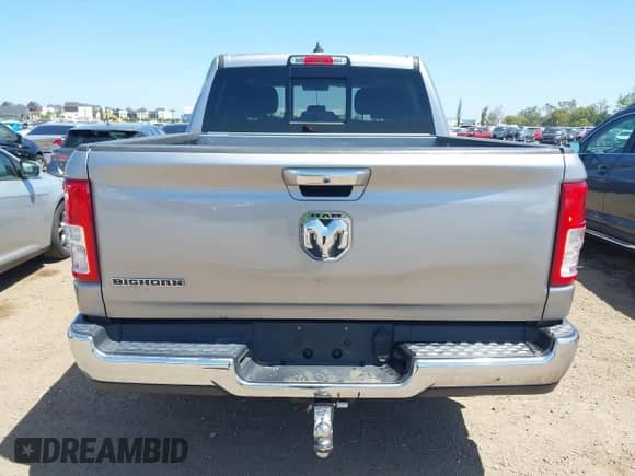 2020 Ram 1500 Big Horn z VIN 1C6RREFG7LN333762, wystawiony jako IAAI lot #42258907 z przebiegiem 51 558 mil mil oraz . Historia ofert i sprzedaży dostępna na DreamBid. Obrazek 16.