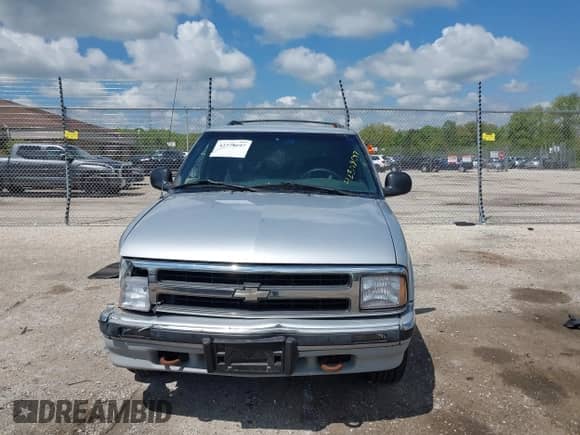 1997 Chevrolet Blazer LS with VIN 1GNDT13W0V2244474, listed as a IAAI auction lot 42378697 with 105,934 mi miles and . Bid and sale history available at DreamBid. Image 12.