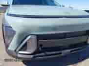 2025 Hyundai Kona SE z VIN KM8HA3AB8SU268349, wystawiony jako IAAI lot #43461222 z przebiegiem 5 517 mil mil oraz . Historia ofert i sprzedaży dostępna na DreamBid. Obrazek 17.