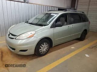 2008 Toyota Sienna LE z VIN 5TDZK23C58S209018, wystawiony jako Copart lot #80455285 z przebiegiem 215 649 mil mil oraz Szkoda całkowita • Salvage title. Historia ofert i sprzedaży dostępna na DreamBid. Obrazek 1.