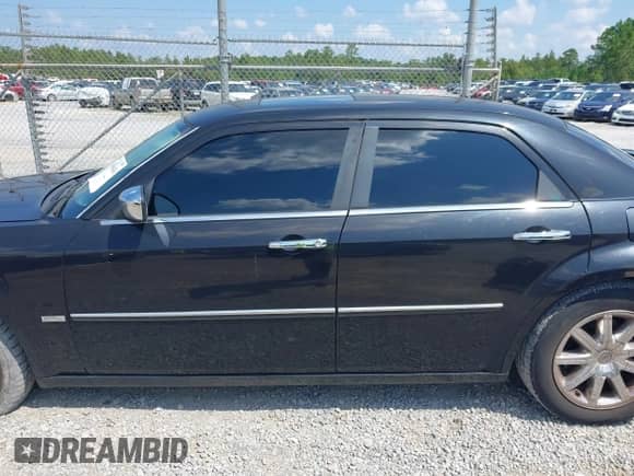 2010 Chrysler 300 Touring with VIN 2C3CA5CVXAH132229, listed as a IAAI auction lot 43006414 with 186,084 mi miles and . Bid and sale history available at DreamBid. Image 14.