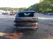 2023 Jeep Grand Cherokee Overland z VIN 1C4RJJDG5P8705891, wystawiony jako IAAI lot #42757590 z przebiegiem 118 631 mil mil oraz . Historia ofert i sprzedaży dostępna na DreamBid. Obrazek 16.